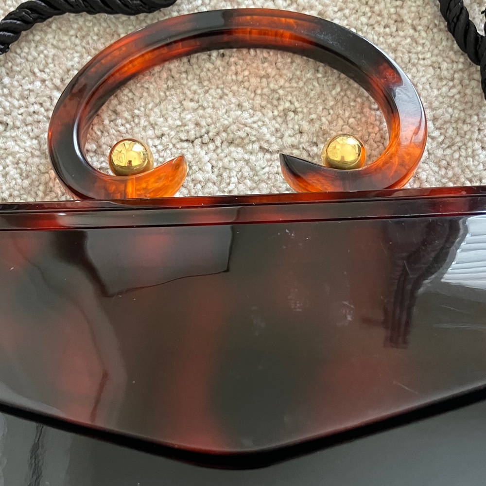 Chic Black and Tortoiseshell Clutch - Picture 4 of 10